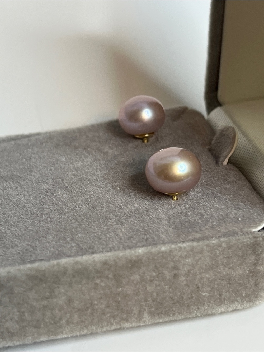 Pink/Lavender Pearl Stud & Gold Earrings - Elegant Women's Jewelry - Picture 3 of 6